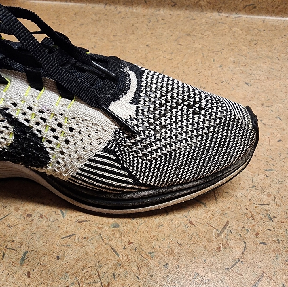 Nike Flyknit Racer Women's Size 7 - Picture 11 of 13